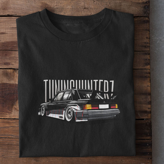 "Tuninghunterz Mercedes 190EVO x NO LIMITS T-Shirt - Exklusive Bekleidung für Auto und Tuningfans - Einzigartige Prints und Poster für Mercedes 190EVO DTM Fans"